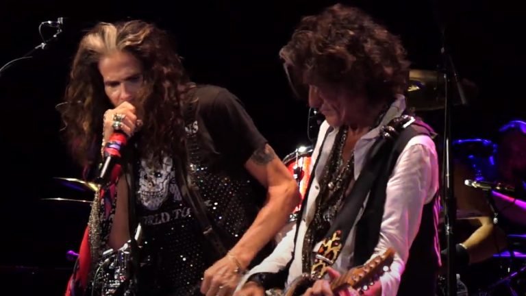 Steven Tyler y Slash se Unen a Joe Perry en el Escenario