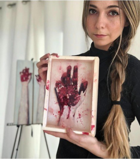 Tanya Gomelskaya: El Arte que Rompe el Lienzo para Revelar el Alma