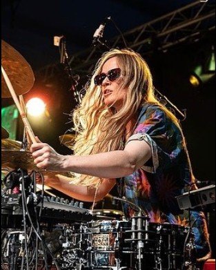 Anika Nilles: La Virtuosa Baterista Alemana que Asume el Trono Imposible de Rush 4 Anika Nilles: La Virtuosa Baterista Alemana que Asume el Trono Imposible de Rush